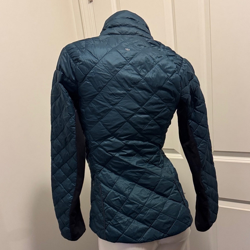 lululemon athletica Teal Quilted Puffer Reversible Run Jacket. - Picture 8 of 13
